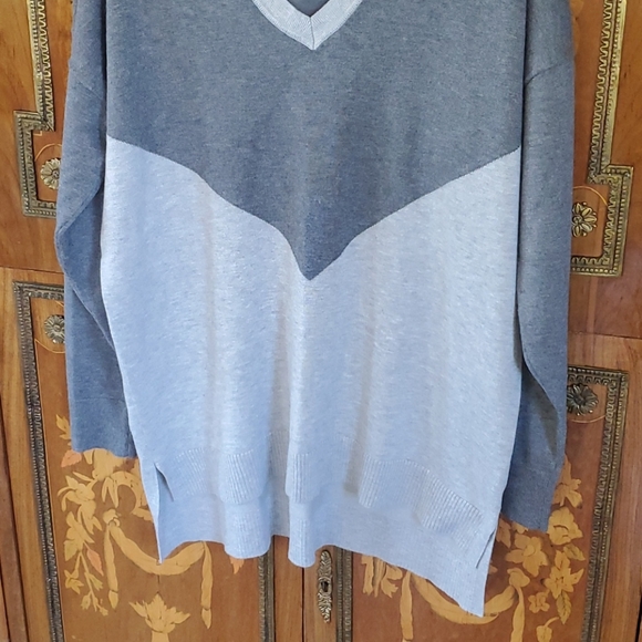 0420 Verve Ami V-Neck Sweater - Picture 3 of 6